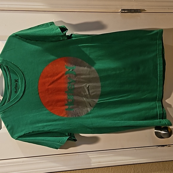 Hurley green tee size M - Picture 2 of 4